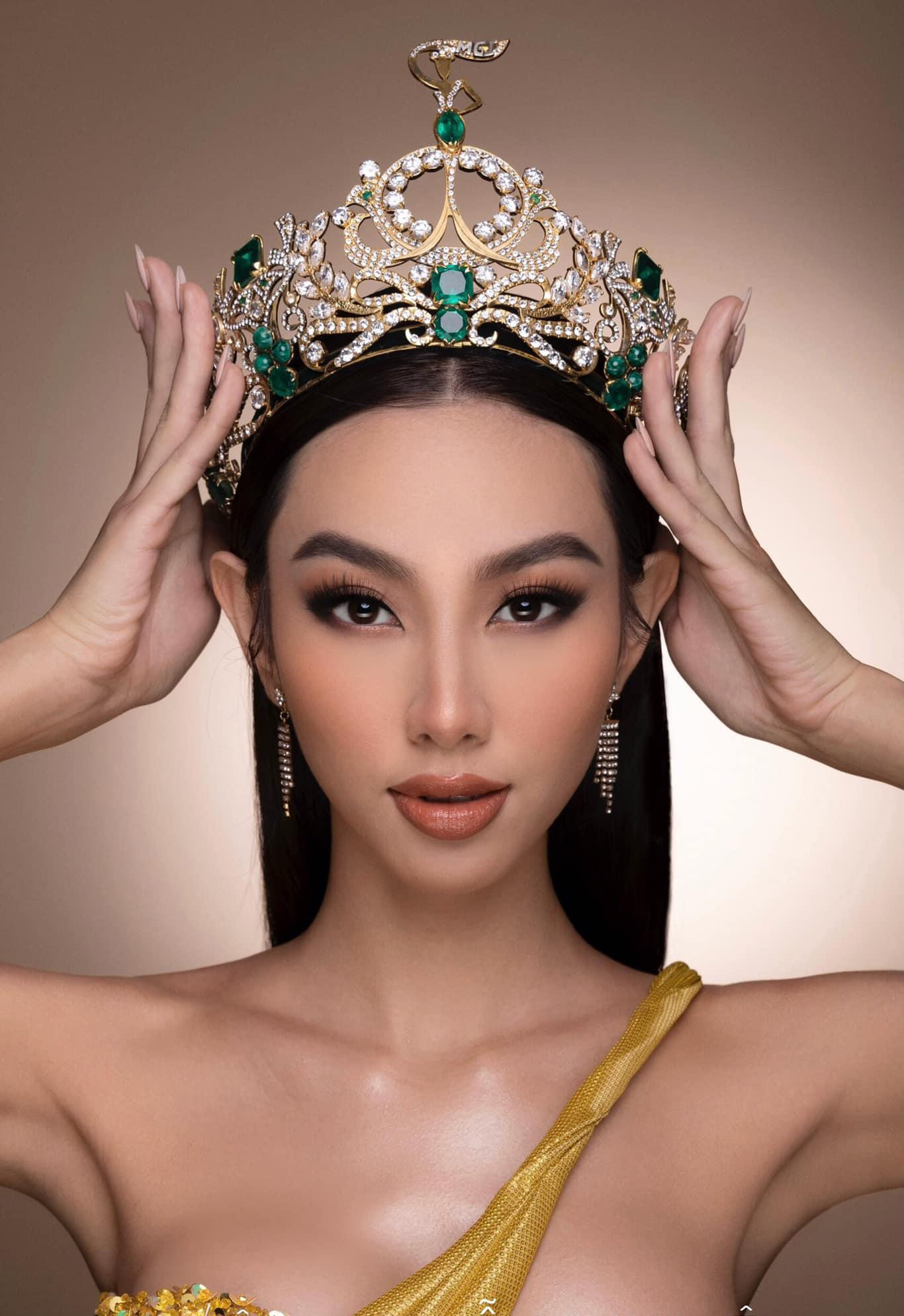 Người đẹp ngay sau đó 'biến hình' cực kỳ nóng bỏng và sexy khi tham dự sự kiện.