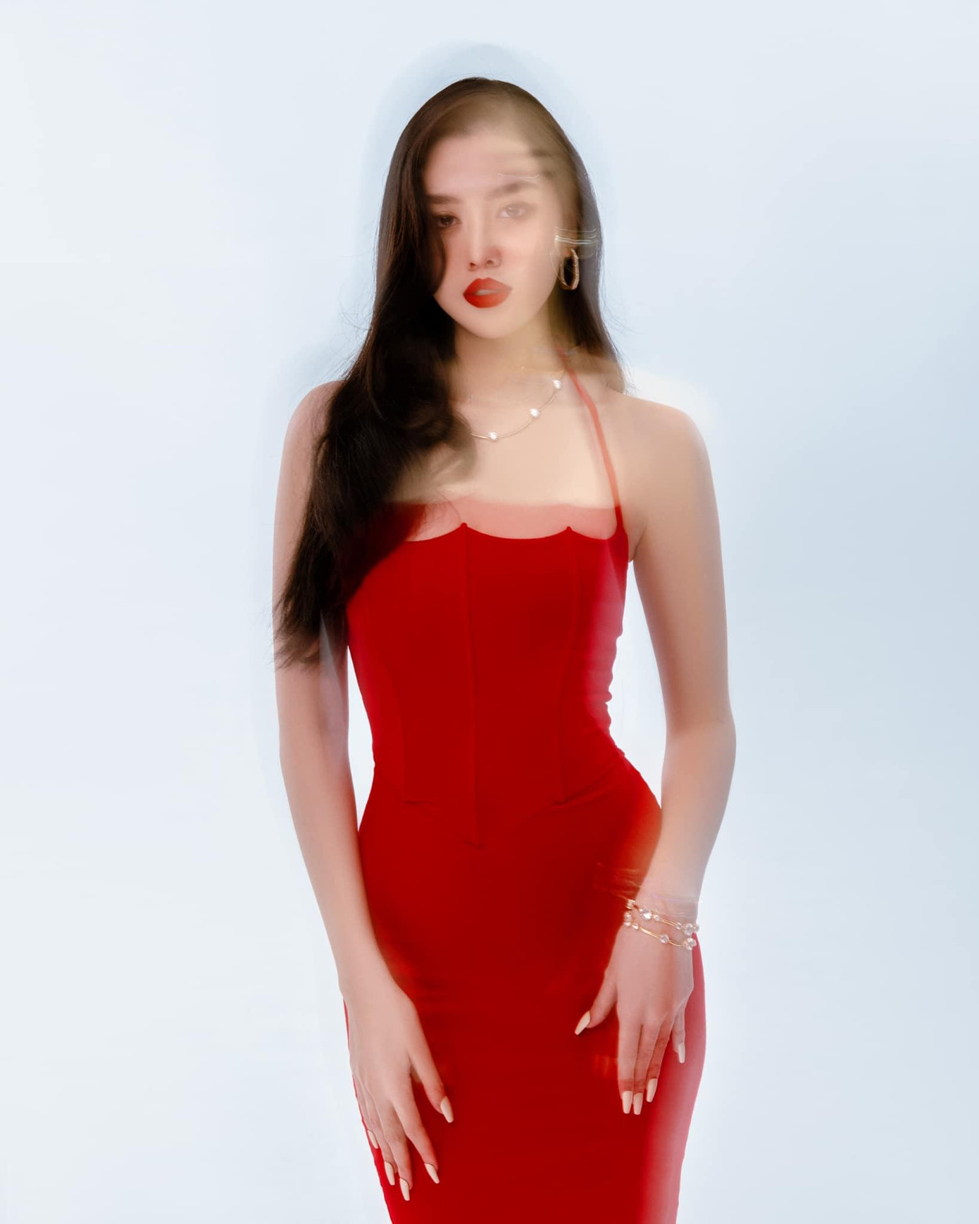 Nhờ vào những hội nhóm, những chia sẻ bổ ích trên mạng xã hội, Tường San cũng đã tích lũy được vô số tips từ các bà mẹ khác từ đó biết cách lựa chọn những món đồ chơi bổ ích nhằm giúp phát triển tư duy cho em bé. Nhờ công nghệ, Tường San đã có được sự cân bằng khi tìm ra những phương thức để nuôi dạy con cái.