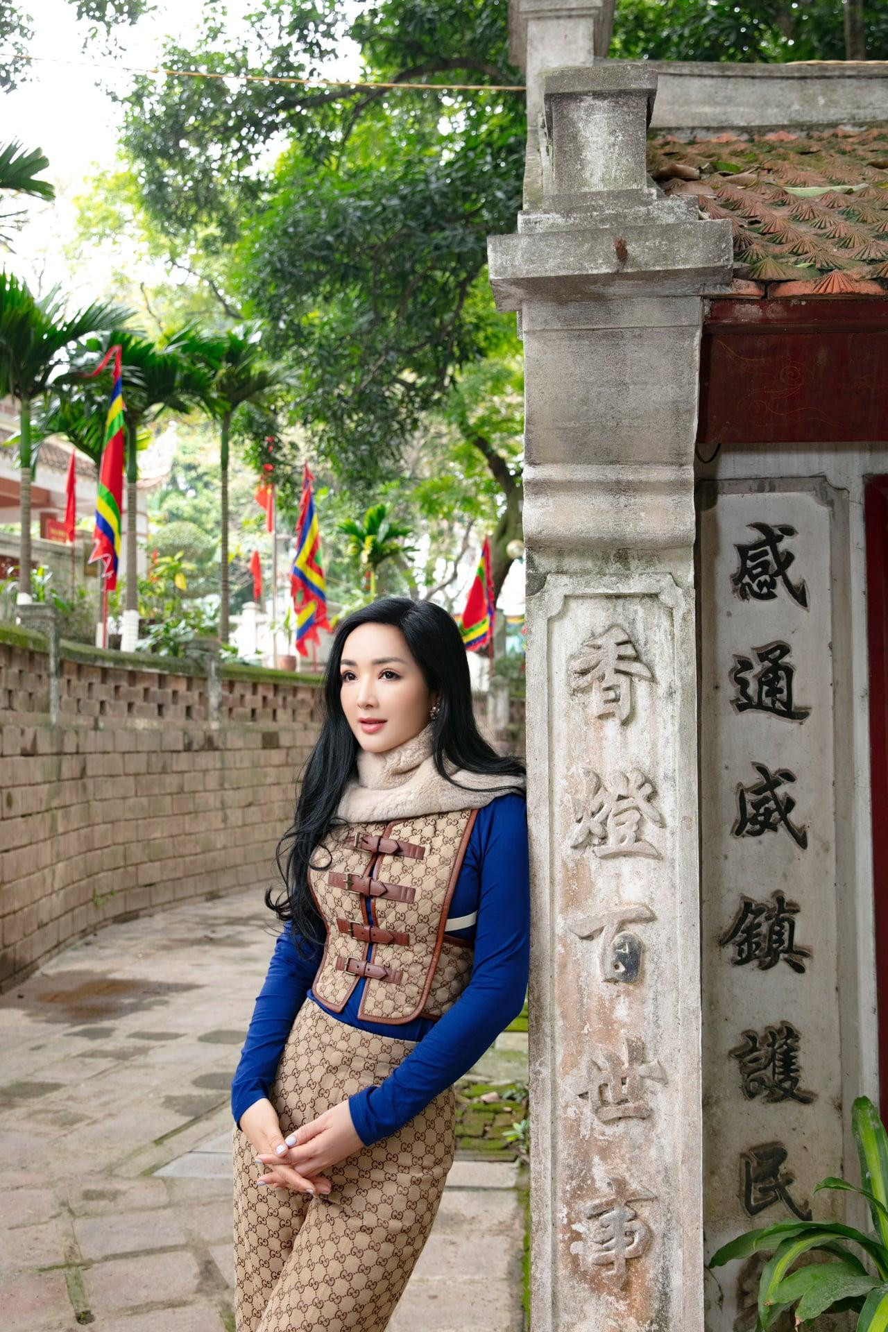 Hoa hậu Đền Hùng Giáng My trẻ đẹp, duyên dáng khi du Xuân tại miền Bắc.