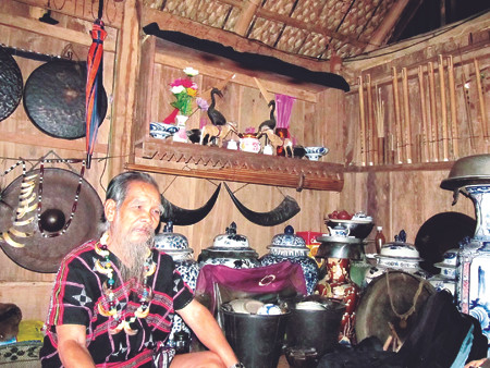 Già Alăng Avel giữa các loại nhạc cụ