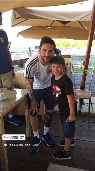 Messi cười thả ga khi nhận quà sinh nhật đặc biệt ảnh 4