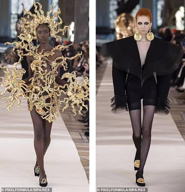 Với chủ đề "Một thời đại của kỷ luật", show diễn do nhà thiết kế Daniel Roseberry, giữ chức giám đốc nghệ thuật của thương hiệu từ năm 2019, phụ trách. Anh giới hạn bảng màu của bộ sưu tập với ba màu đen, trắng và vàng.