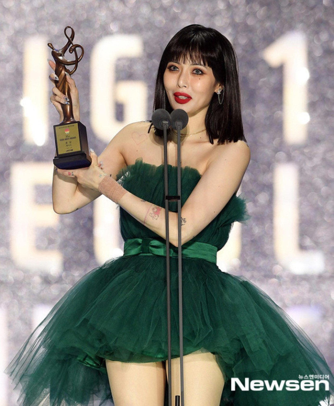 Tối 23/1, lễ trao giải Seoul Music Awards 2022 đã diễn ra tại Sky Dome (Seoul, Hàn Quốc). Năm qua, HyunA không có hoạt động nghệ thuật nổi bật. Tuy nhiên, cô vẫn có cơ hội chạm tay vào cúp dành cho nghệ sĩ được vinh danh. Theo đó, cô nhận giải Bonsang thay đồng nghiệp Heize phải vắng mặt vì lý do sức khỏe..