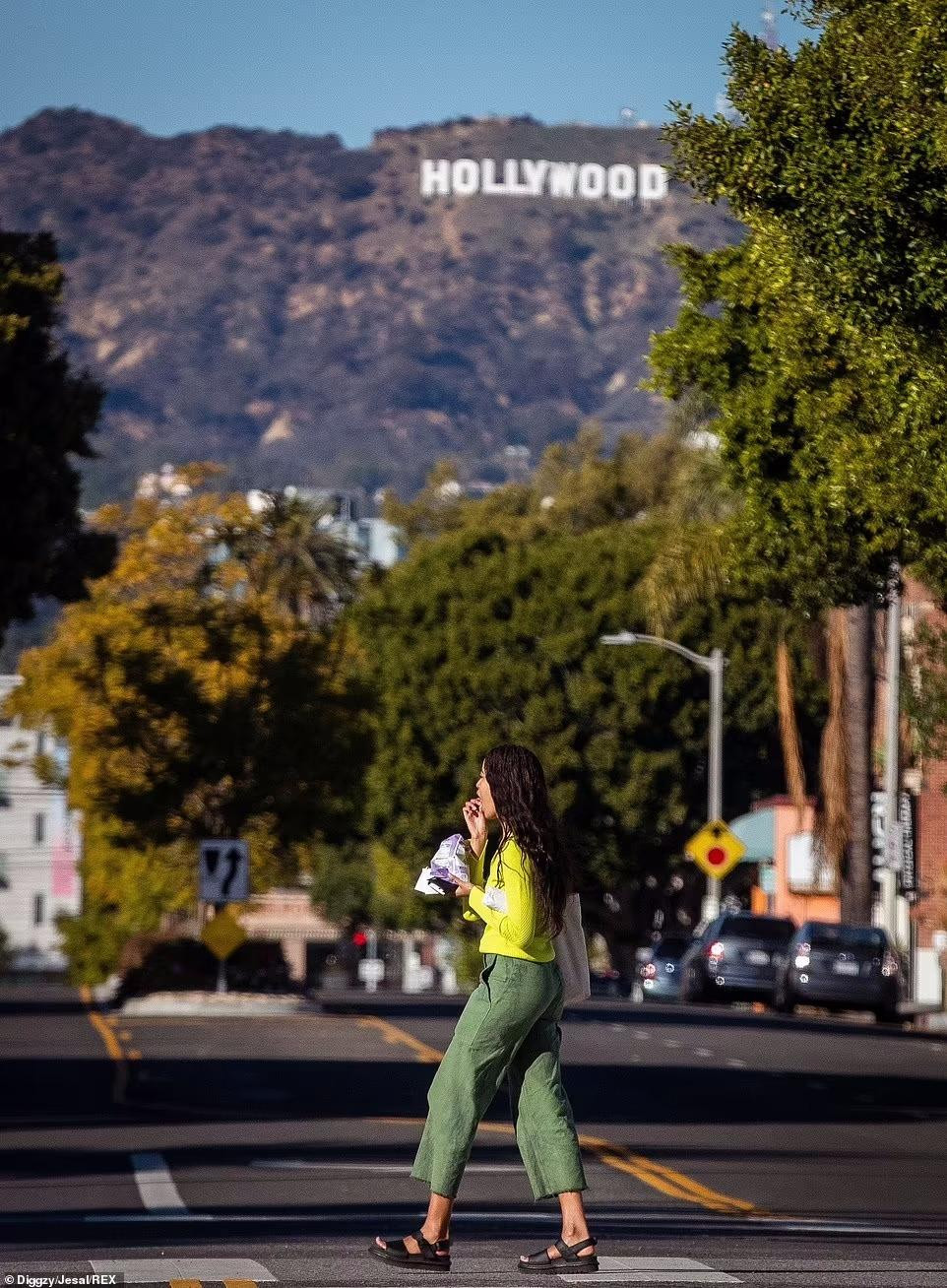 Malia và em gái đang sống cùng một thành phố, trong khi ông bà Obama ở Bờ Đông nước Mỹ.