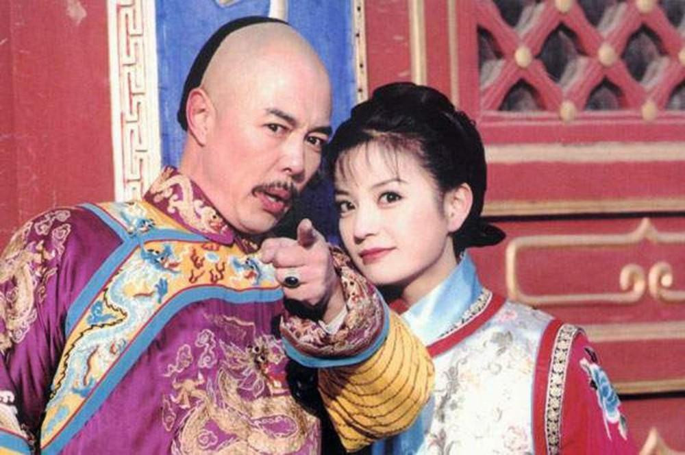 Trương Thiết Lâm nổi tiếng chuyên trị đóng vai hoàng đế, được người hâm mộ đặt cho danh xưng "Hoàng A Mã".