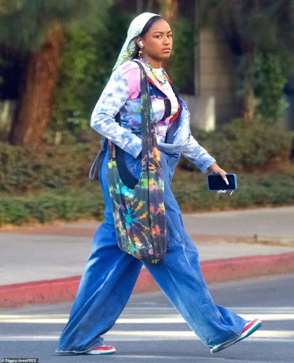 Ban đầu, Sasha học tại Đại học Michigan. Tuy nhiên, theo nguồn tin của Daily Mail, cô đã quyết định chuyển đến Đại học Nam California trong thời gian nghỉ tránh dịch.