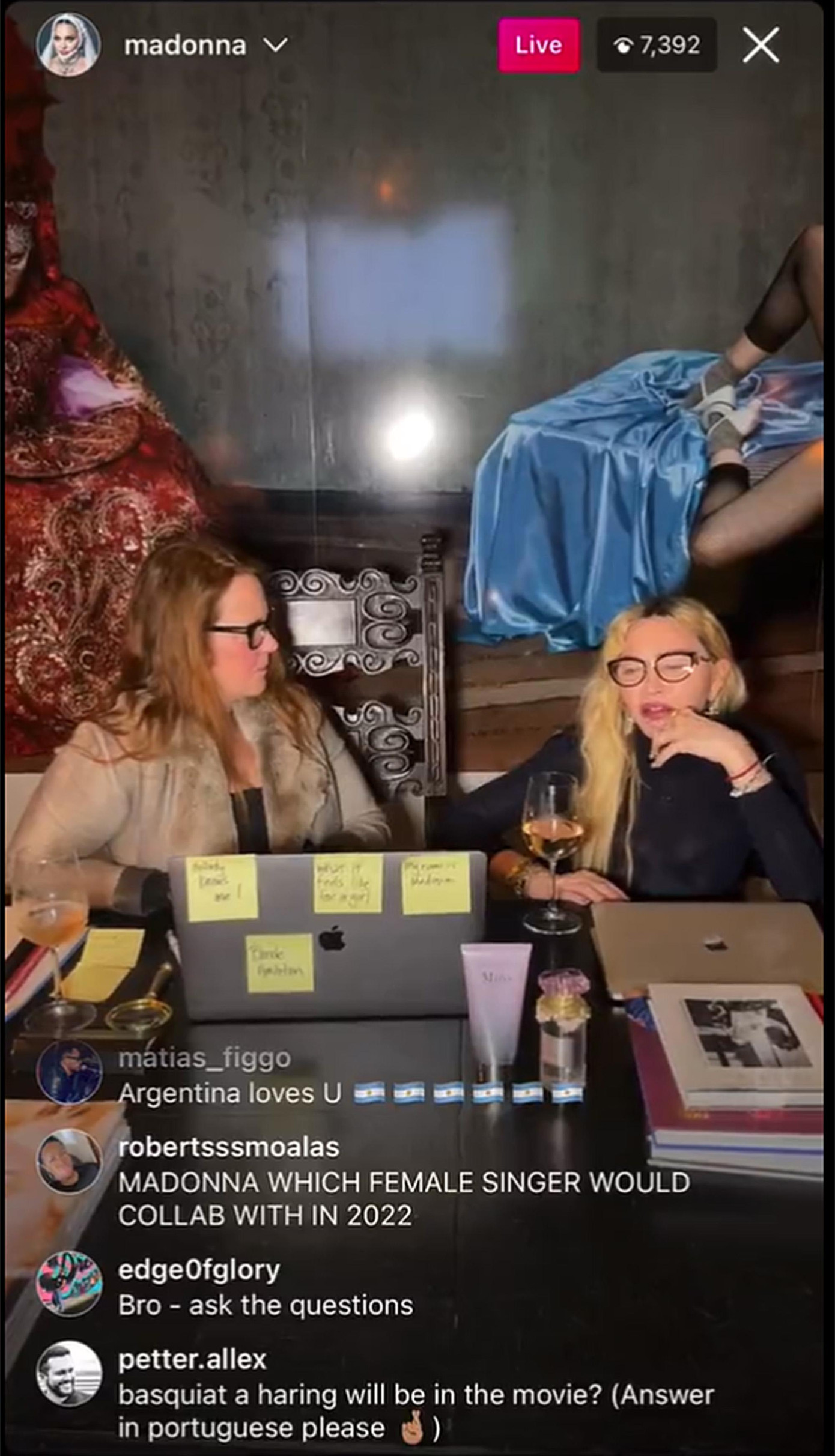 Madonna trong buổi livestream trên Instagram mới đây. Madonna trong buổi livestream trên Instagram mới đây.