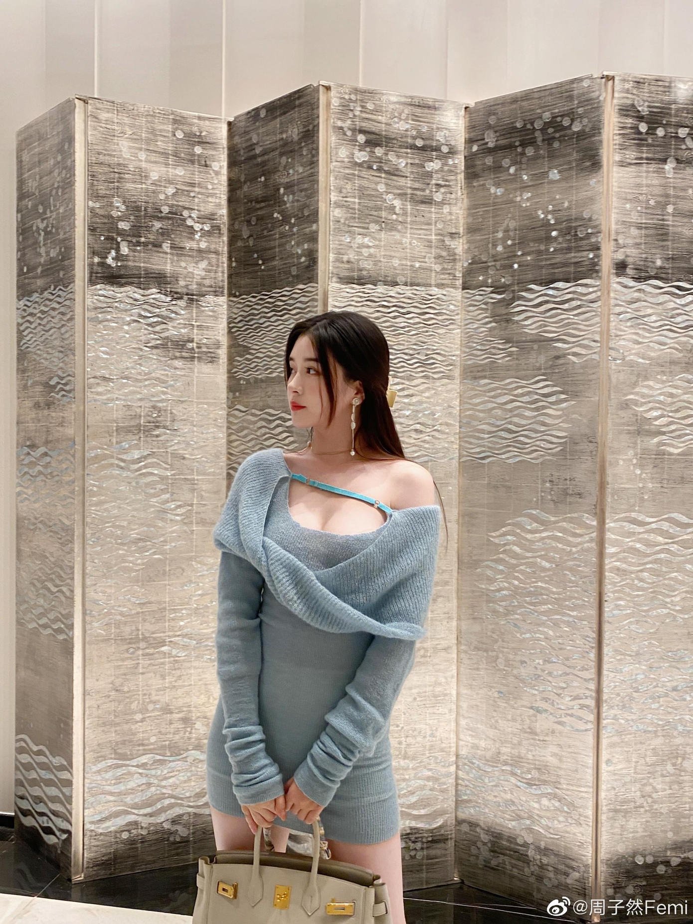 Châu Tử Nhiên sở hữu gương mặt xinh đẹp và thân hình "bốc lửa".