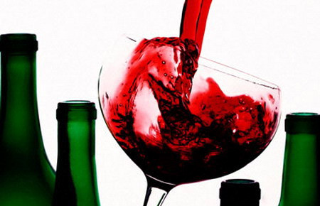 Uống nhiều rượu cũng là một trong những nguyên nhân gây loãng xương