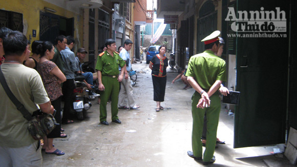 Nhiều người dân phường Láng Thượng hãi hùng khi biết tin vụ án mạng