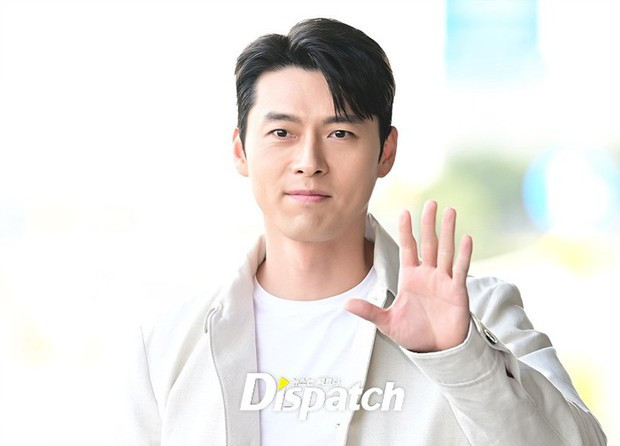 Ngày 10/4, Dispatch đăng loạt ảnh chụp Hyun Bin tại sân bay khi nam diễn viên chuẩn bị lên đường sang Tokyo (Nhật Bản). Ngay sau đó, những bức hình của tài tử sinh năm 1982 được chia sẻ trên nhiều diễn đàn bởi đây là lần xuất hiện công khai đầu tiên của Hyun Bin kể từ sau khi anh vướng vào ồn ào ly hôn, bỏ bê vợ con. Ngày 10/4, Dispatch đăng loạt ảnh chụp Hyun Bin tại sân bay khi nam diễn viên chuẩn bị lên đường sang Tokyo (Nhật Bản). Ngay sau đó, những bức hình của tài tử sinh năm 1982 được chia sẻ trên nhiều diễn đàn bởi đây là lần xuất hiện công khai đầu tiên của Hyun Bin kể từ sau khi anh vướng vào ồn ào ly hôn, bỏ bê vợ con.