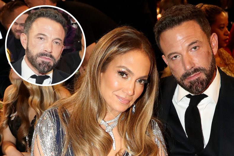 Biểu cảm tẻ nhạt của Ben Affleck ở lễ trao giải Grammy. Ảnh: Newsweek.