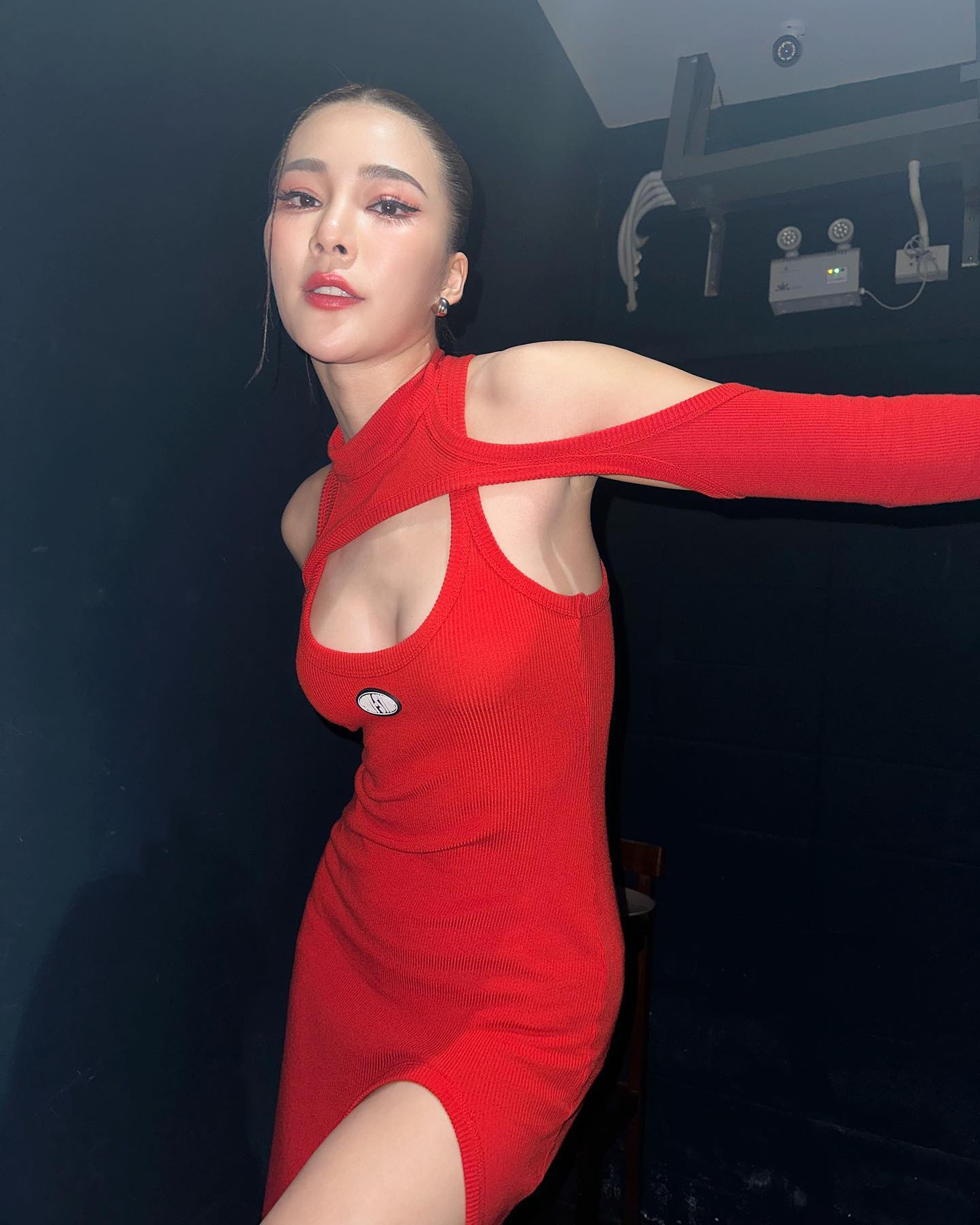 Bên cạnh gương mặt xinh đẹp, Junpitakchai có ngoại hình cân đối, ba vòng nóng bỏng. Ngoài công việc là diễn viên, cô là người mẫu được nhiều nhãn hàng để mắt tới và là gương mặt đại diện của nhiều thương hiệu trong và ngoài nước.