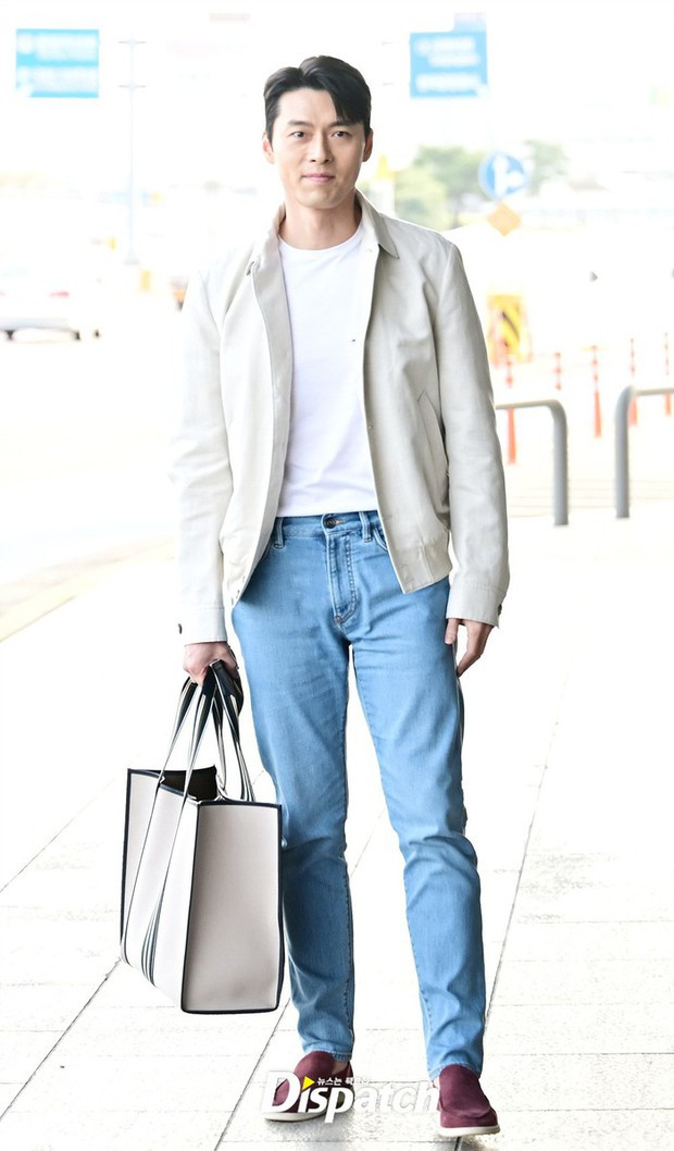 Tuy nhiên, nhiều người khác nhận xét Hyun Bin lộ vẻ mệt mỏi trên gương mặt. Nam diễn viên bắt đầu xuất hiện nhiều nếp nhăn ở vùng trán, đuôi mắt. Ngoài ra, bên cạnh những lời nhận xét cho rằng Hyun Bin mặc đồ đơn giản, nhiều người nói tài tử xuề xòa, không chú ý đến ngoại hình nhiều như xưa. Tuy nhiên, nhiều người khác nhận xét Hyun Bin lộ vẻ mệt mỏi trên gương mặt. Nam diễn viên bắt đầu xuất hiện nhiều nếp nhăn ở vùng trán, đuôi mắt. Ngoài ra, bên cạnh những lời nhận xét cho rằng Hyun Bin mặc đồ đơn giản, nhiều người nói tài tử xuề xòa, không chú ý đến ngoại hình nhiều như xưa.