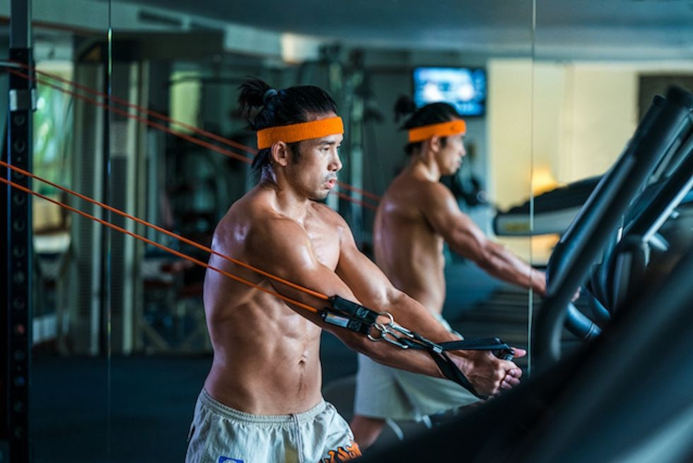 Chia sẻ với Men&apos;s Health, Scott Ly cho biết để có ngoại hình đúng với nhân vật là chàng trai gốc Việt, anh đã phải giảm 22 kg trong vòng 4 tháng. &quot;Đây là vai diễn quan trọng mà tôi ao ước có được sau nhiều năm. Ngay sau khi đọc kịch bản, tôi đã nghĩ mình phải có kế hoạch giảm cân để giống với tạo hình nhân vật nhất có thể&quot;, Scott Ly nói.