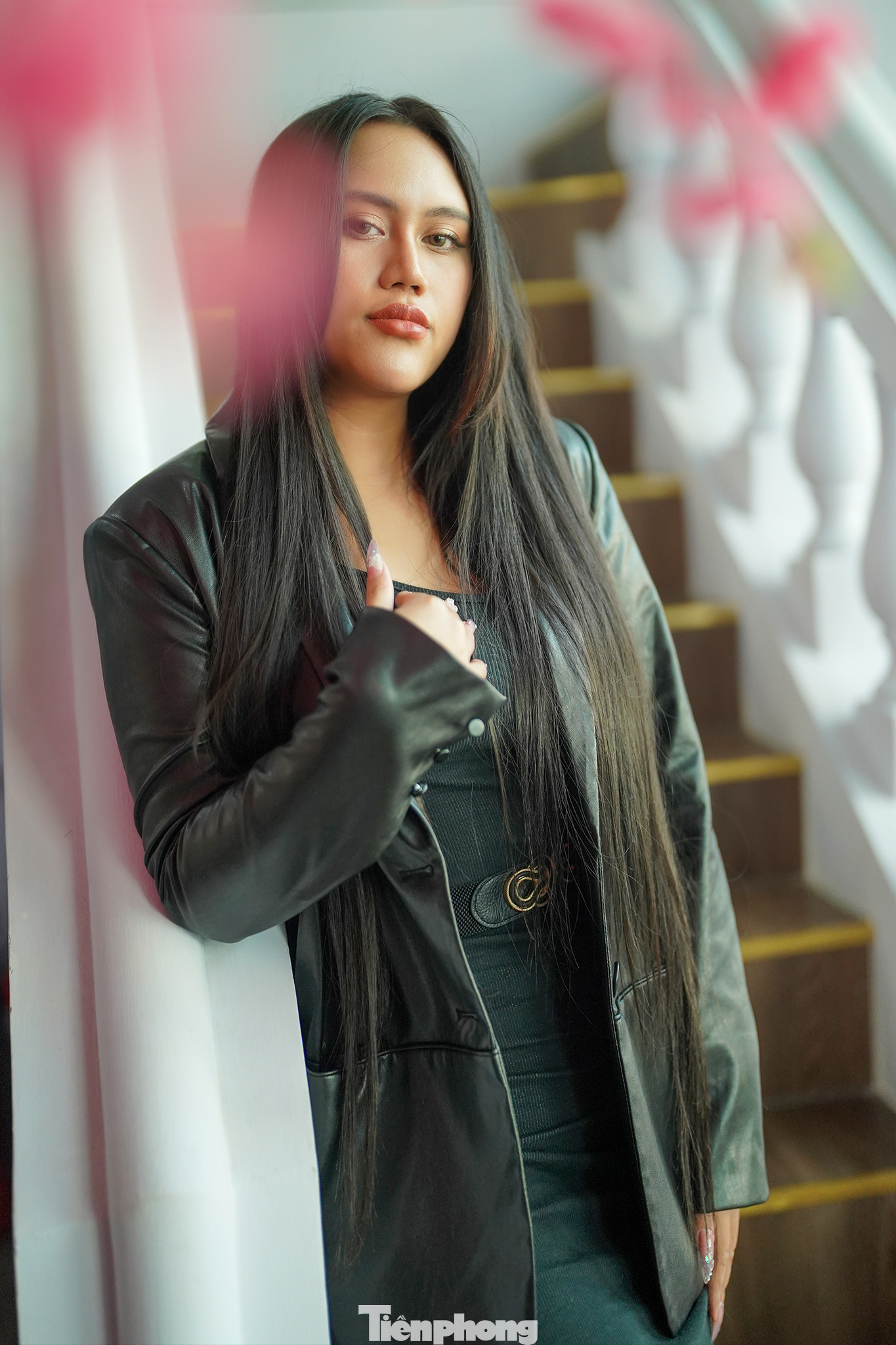 Sofia (Phạm Đan Trang, sinh năm 2000) trưởng thành từ cuộc thi Ca sĩ thần tượng. Sau khi giành giải quán quân, Sofia được khán giả biết đến nhiều hơn. Trước đó, Sofia được quan tâm khi là con của cố nghệ sĩ Kim Loan.