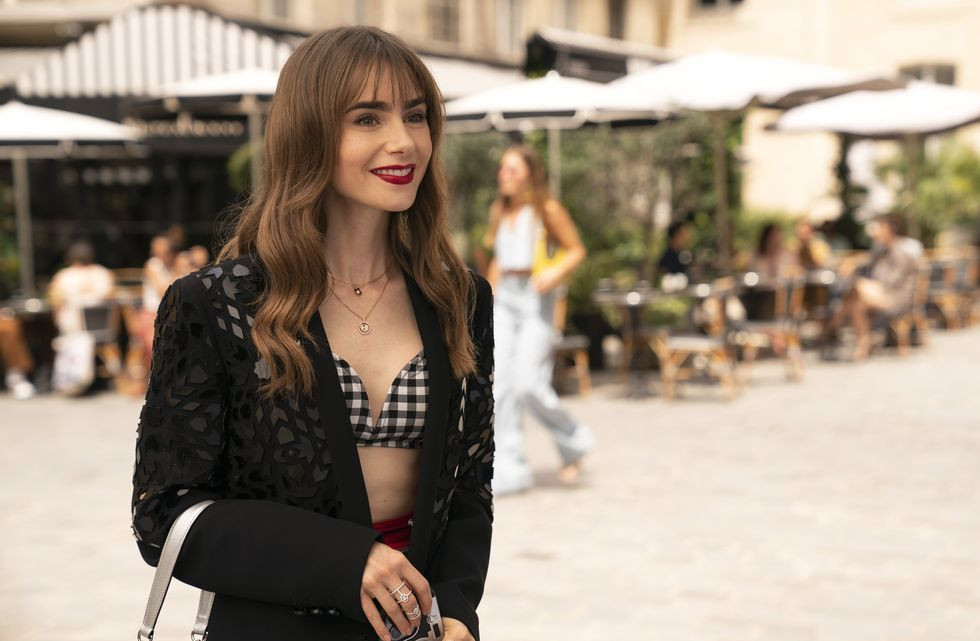 Lily Collins từng bị bạn trai cũ lạm dụng. Lily Collins từng bị bạn trai cũ lạm dụng.