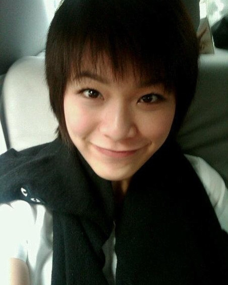 Ngày trước, bạn gái Mario Maurer có gương mặt bầu bĩnh, ưa nhìn. Tuy nhiên, khán giả nhận xét đường nét trên mặt cô thiếu sự sắc sảo, đôi mắt cũng còn nhiều điểm trừ so với hiện tại.