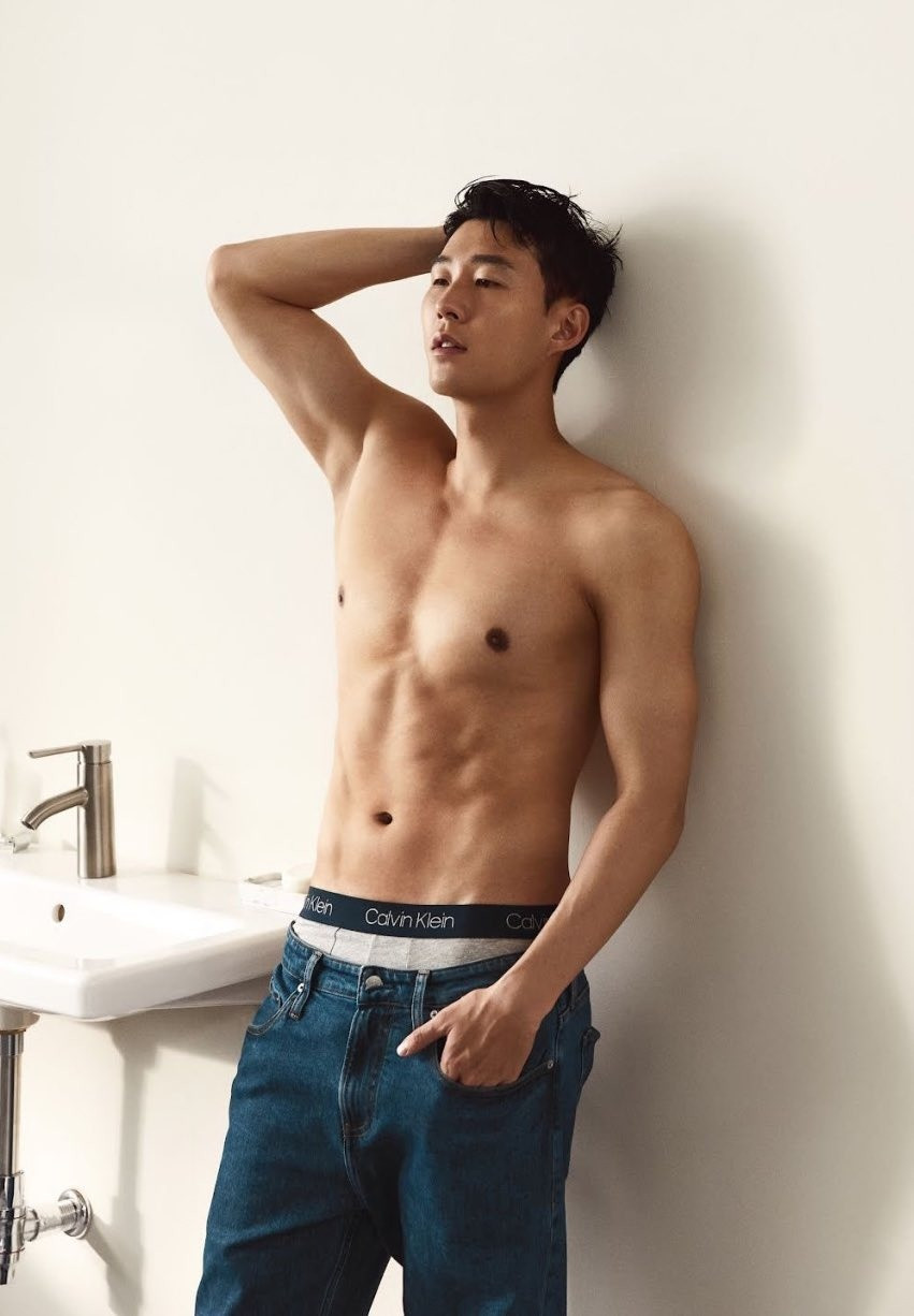 Từ trước đến nay, Son Heung Min là một trong những ngôi sao của bóng đá Hàn Quốc và thế giới. Nam cầu thủ có lợi thế về tốc độ, cách chơi khéo léo khiến đối phương nép vế. Theo chuyên gia, cơ đùi trước to là lợi thế của Seung Min giúp anh dễ dàng hơn trong việc bứt tốc. Từ trước đến nay, Son Heung Min là một trong những ngôi sao của bóng đá Hàn Quốc và thế giới. Nam cầu thủ có lợi thế về tốc độ, cách chơi khéo léo khiến đối phương nép vế. Theo chuyên gia, cơ đùi trước to là lợi thế của Seung Min giúp anh dễ dàng hơn trong việc bứt tốc.