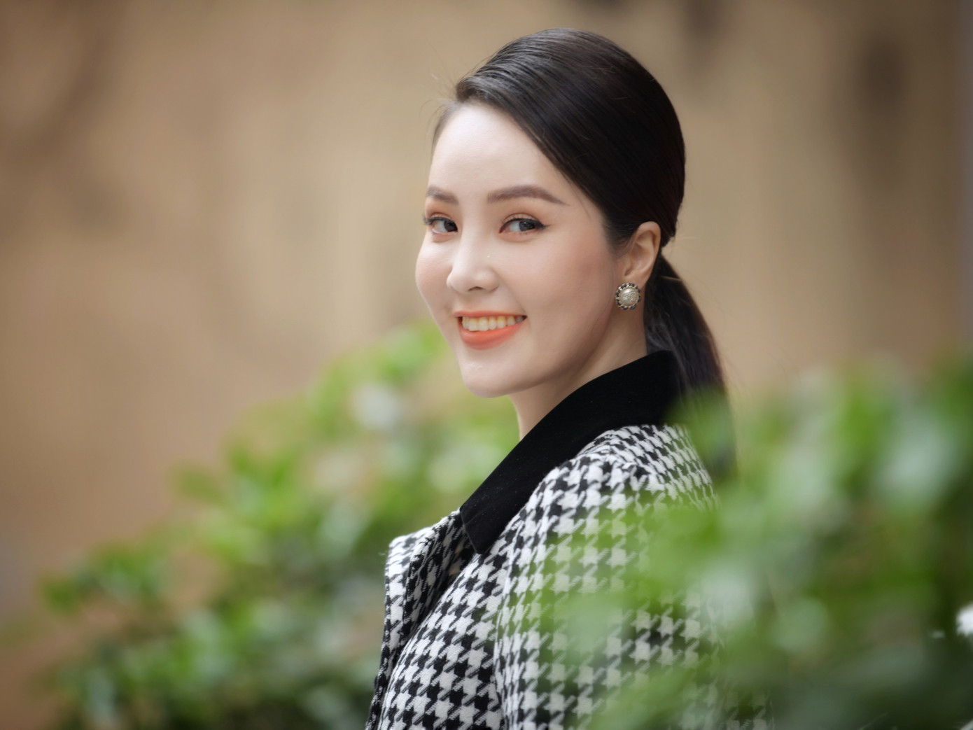 Dù đã đăng quang ngôi vị Á hậu Hoa hậu Việt Nam từ năm 2008, người đẹp Thụy Vân vẫn là cái tên nhận được sự quan tâm của khán giả. Sau khi vào top 3 đấu trường nhan sắc, cô tiếp tục công việc ở Đài truyền hình Việt Nam. Dù đã đăng quang ngôi vị Á hậu Hoa hậu Việt Nam từ năm 2008, người đẹp Thụy Vân vẫn là cái tên nhận được sự quan tâm của khán giả. Sau khi vào top 3 đấu trường nhan sắc, cô tiếp tục công việc ở Đài truyền hình Việt Nam.