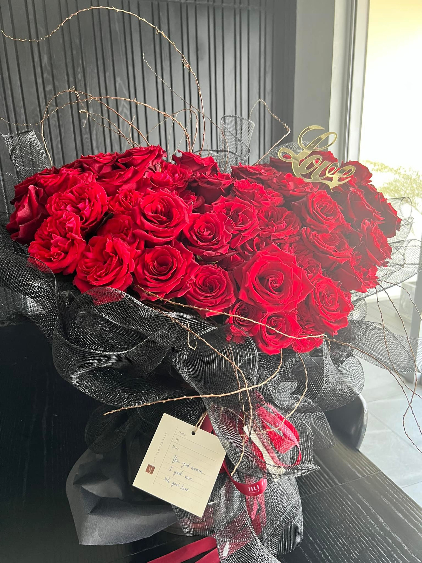 Trên trang cá nhân, Ngô Thanh Vân đăng tấm ảnh tình cảm với chồng Huy Trần kèm hình bó hoa hồng trái tim. Từ khi kết hôn, Ngô Thanh Vân luôn thể hiện cuộc sống viên mãn bên chồng. Cả hai đồng hành cùng nhau trong công việc, cuộc sống. Ngô Thanh Vân miêu tả Huy Trần là người mà cô tìm kiếm bấy lâu, mang lại cho cô cảm giác bình yên, được yêu thương, chăm sóc. Trên trang cá nhân, Ngô Thanh Vân đăng tấm ảnh tình cảm với chồng Huy Trần kèm hình bó hoa hồng trái tim. Từ khi kết hôn, Ngô Thanh Vân luôn thể hiện cuộc sống viên mãn bên chồng. Cả hai đồng hành cùng nhau trong công việc, cuộc sống. Ngô Thanh Vân miêu tả Huy Trần là người mà cô tìm kiếm bấy lâu, mang lại cho cô cảm giác bình yên, được yêu thương, chăm sóc.