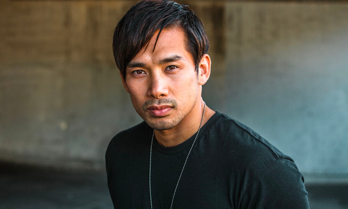 Trước khi ghi dấu ấn với vai nam chính trong A Tourist&apos;s Guide to Love, Scott Ly góp mặt trong nhiều dự án như Criminal Minds: Beyond Borders và Animal Kingdom, FBI&apos;s Most Wanted, Bones, Criminal Minds.