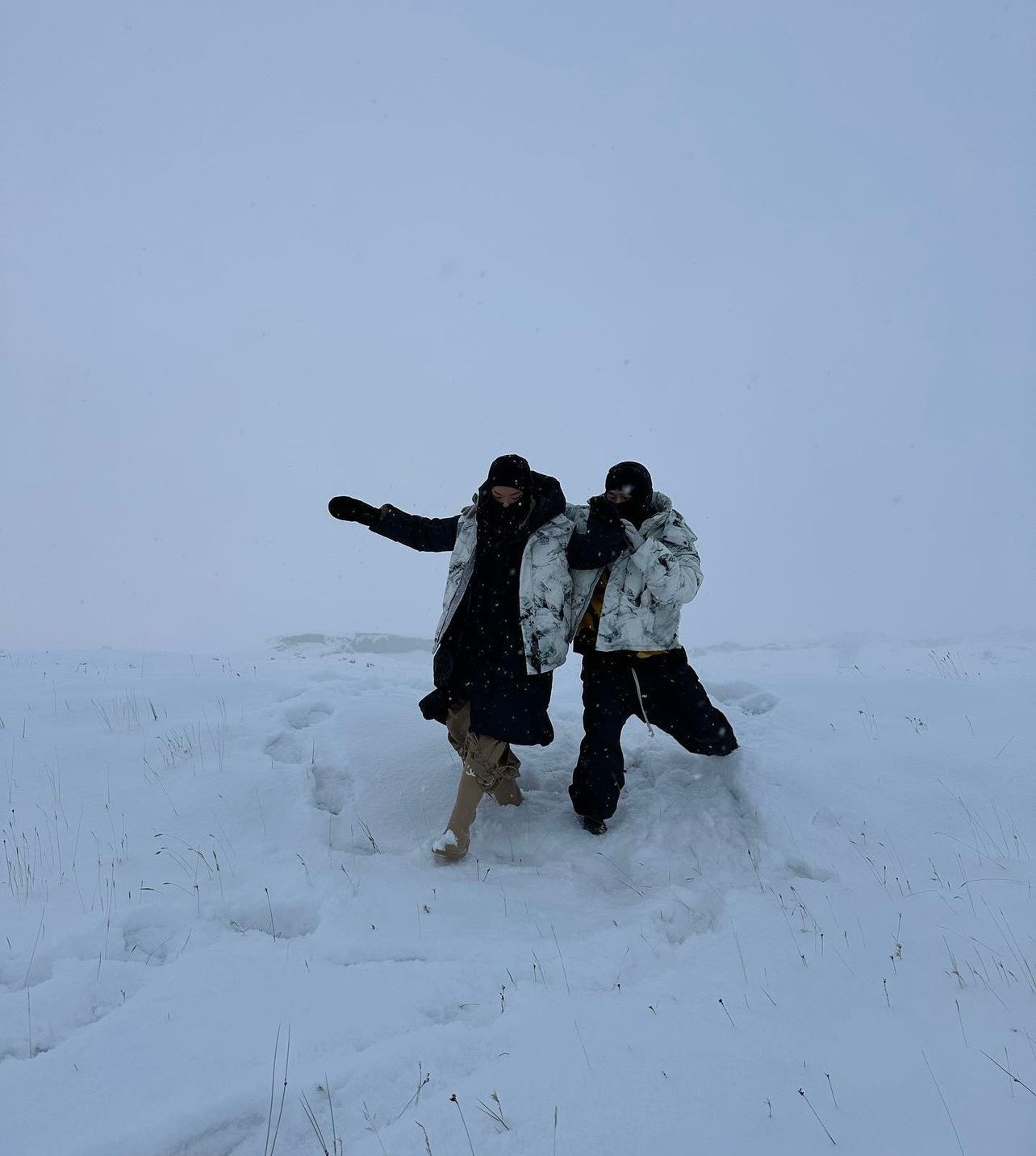 Châu Bùi và Binz mới có chuyến du lịch ở châu Âu, sau khi Binz tổ chức show ca nhạc The Kosmik. Đây cũng là dịp đầu tiên cả hai công khai sau hơn 2 năm yêu. Châu Bùi và Binz mới có chuyến du lịch ở châu Âu, sau khi Binz tổ chức show ca nhạc The Kosmik. Đây cũng là dịp đầu tiên cả hai công khai sau hơn 2 năm yêu.