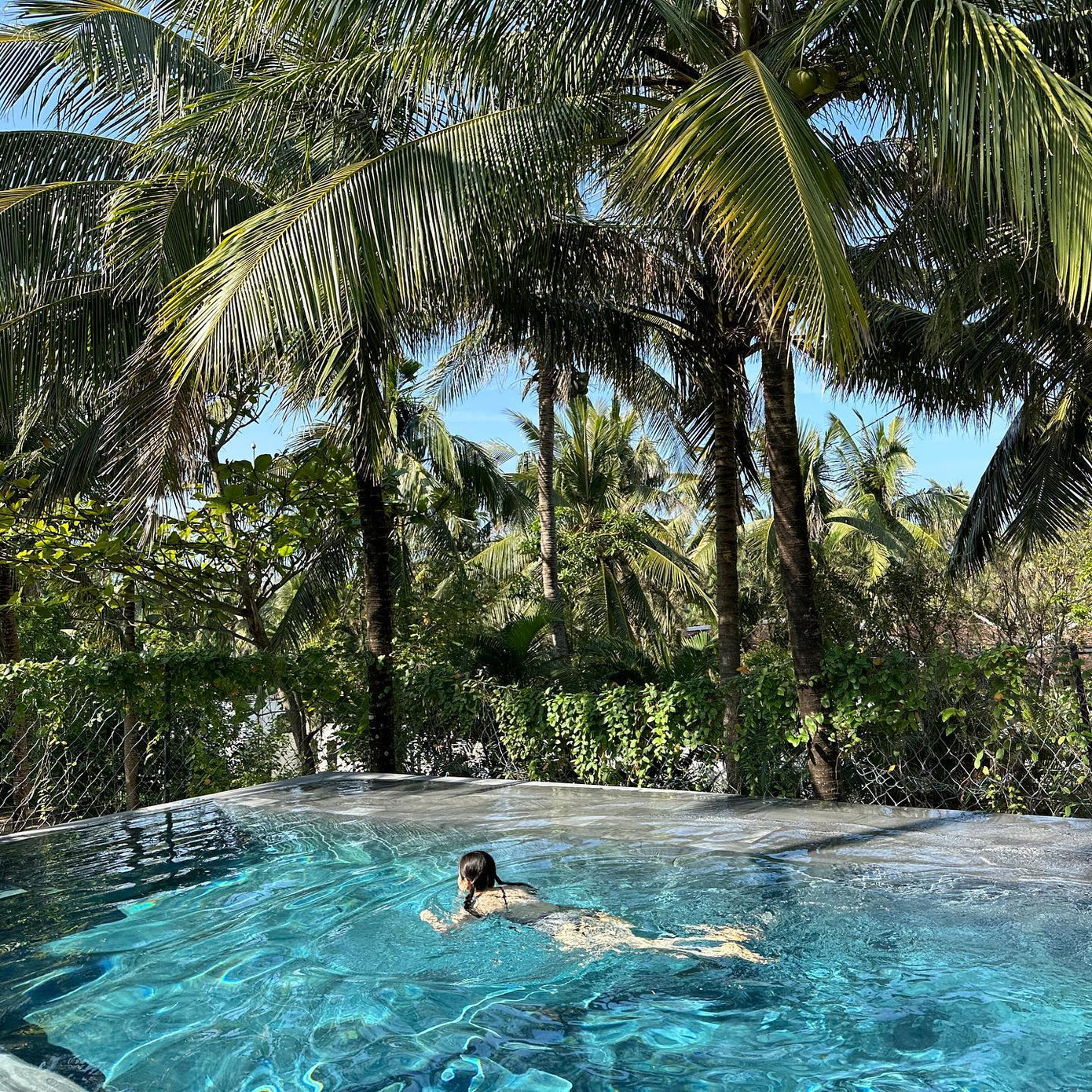 Lee Da Hee nghỉ ngơi ở resort Đà Nẵng. Lee Da Hee nghỉ ngơi ở resort Đà Nẵng.