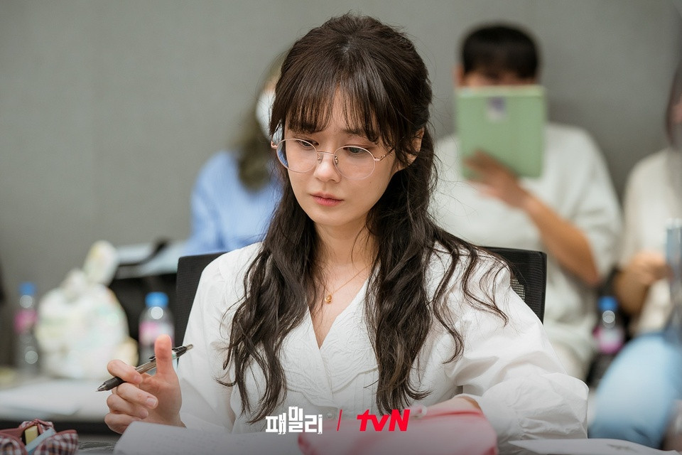 Dự án tiếp theo của Jang Nara sau Family là Happy end. Happy end là dự án Jang Nara kết hợp với Son Ho Jun.