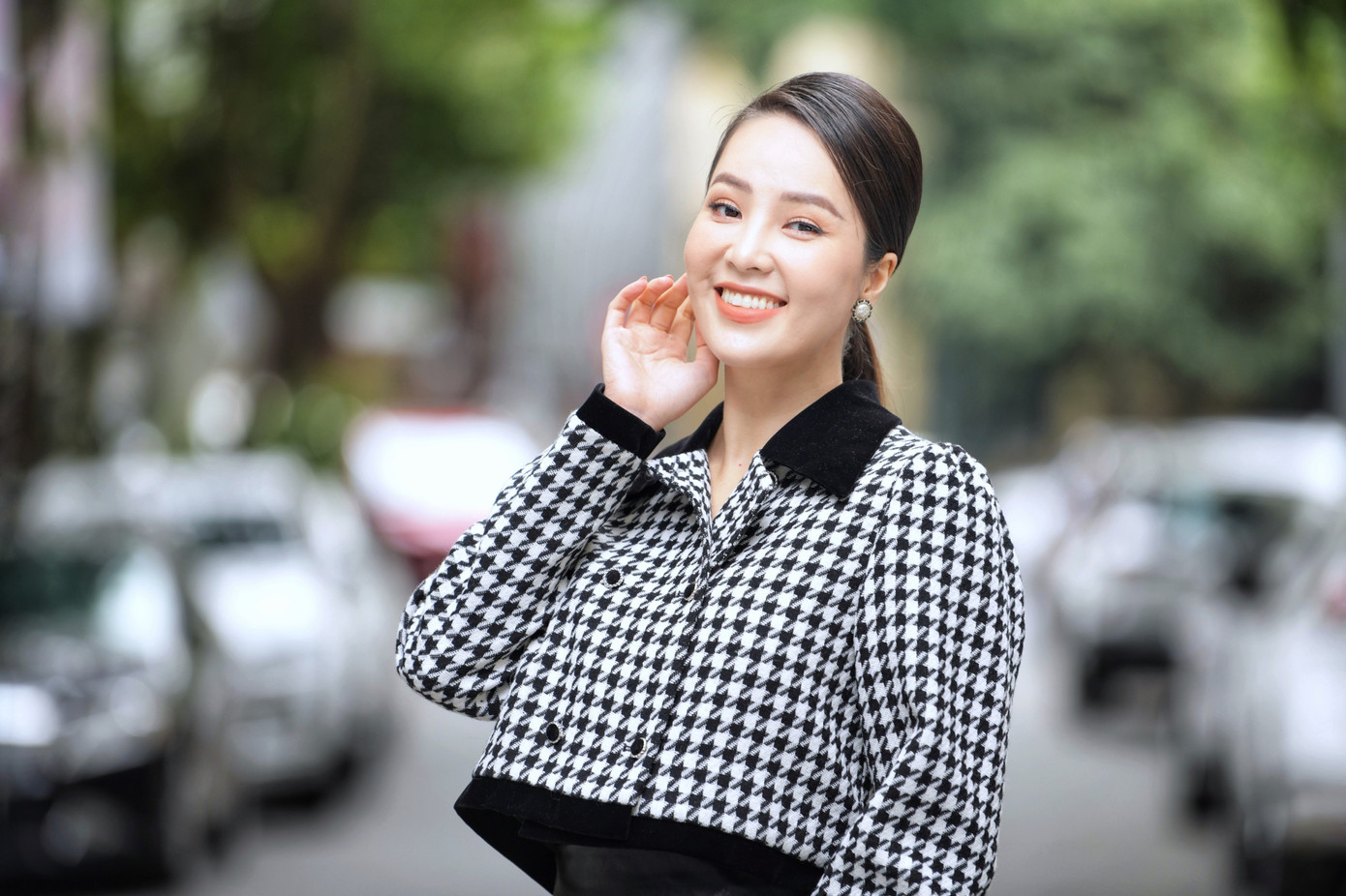 Ngoài công việc của một MC, BTV, khán giả dành sự chú ý đến cuộc sống đời thường của Thụy Vân. Cô là một trong những người đẹp sống kín tiếng, ít chia sẻ chuyện riêng tư. Thụy Vân chưa từng đăng ảnh rõ mặt chồng và thỉnh thoảng mới đăng ảnh con. Nói về việc này, Thụy Vân cho biết cô tôn trọng cuộc sống riêng của chồng và không muốn ông xã ra đường có nhiều người nhận ra. Ngoài công việc của một MC, BTV, khán giả dành sự chú ý đến cuộc sống đời thường của Thụy Vân. Cô là một trong những người đẹp sống kín tiếng, ít chia sẻ chuyện riêng tư. Thụy Vân chưa từng đăng ảnh rõ mặt chồng và thỉnh thoảng mới đăng ảnh con. Nói về việc này, Thụy Vân cho biết cô tôn trọng cuộc sống riêng của chồng và không muốn ông xã ra đường có nhiều người nhận ra.