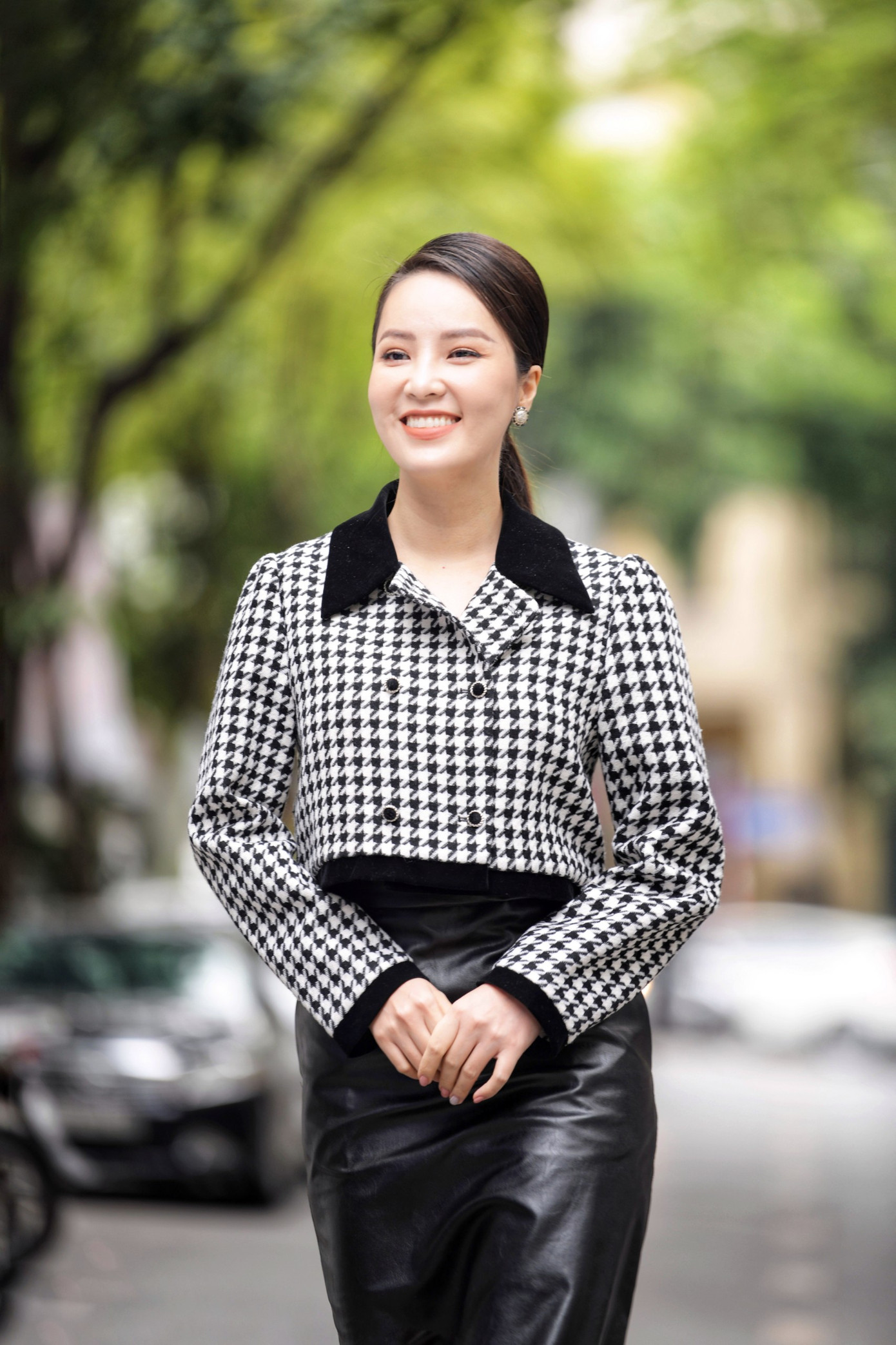 Thụy Vân thừa nhận cô là người nóng tính và nhất quán trong mọi chuyện. Ở nhà, Thụy Vân chọn cách sống đơn giản, ăn mặc có phần xuề xòa và không trang điểm. Người đẹp sinh năm 1986 nói rằng cô và chồng đều là những người bận rộn nên khi có cơ hội, cả hai muốn dành toàn bộ thời gian cho gia đình. Thụy Vân thừa nhận cô là người nóng tính và nhất quán trong mọi chuyện. Ở nhà, Thụy Vân chọn cách sống đơn giản, ăn mặc có phần xuề xòa và không trang điểm. Người đẹp sinh năm 1986 nói rằng cô và chồng đều là những người bận rộn nên khi có cơ hội, cả hai muốn dành toàn bộ thời gian cho gia đình.