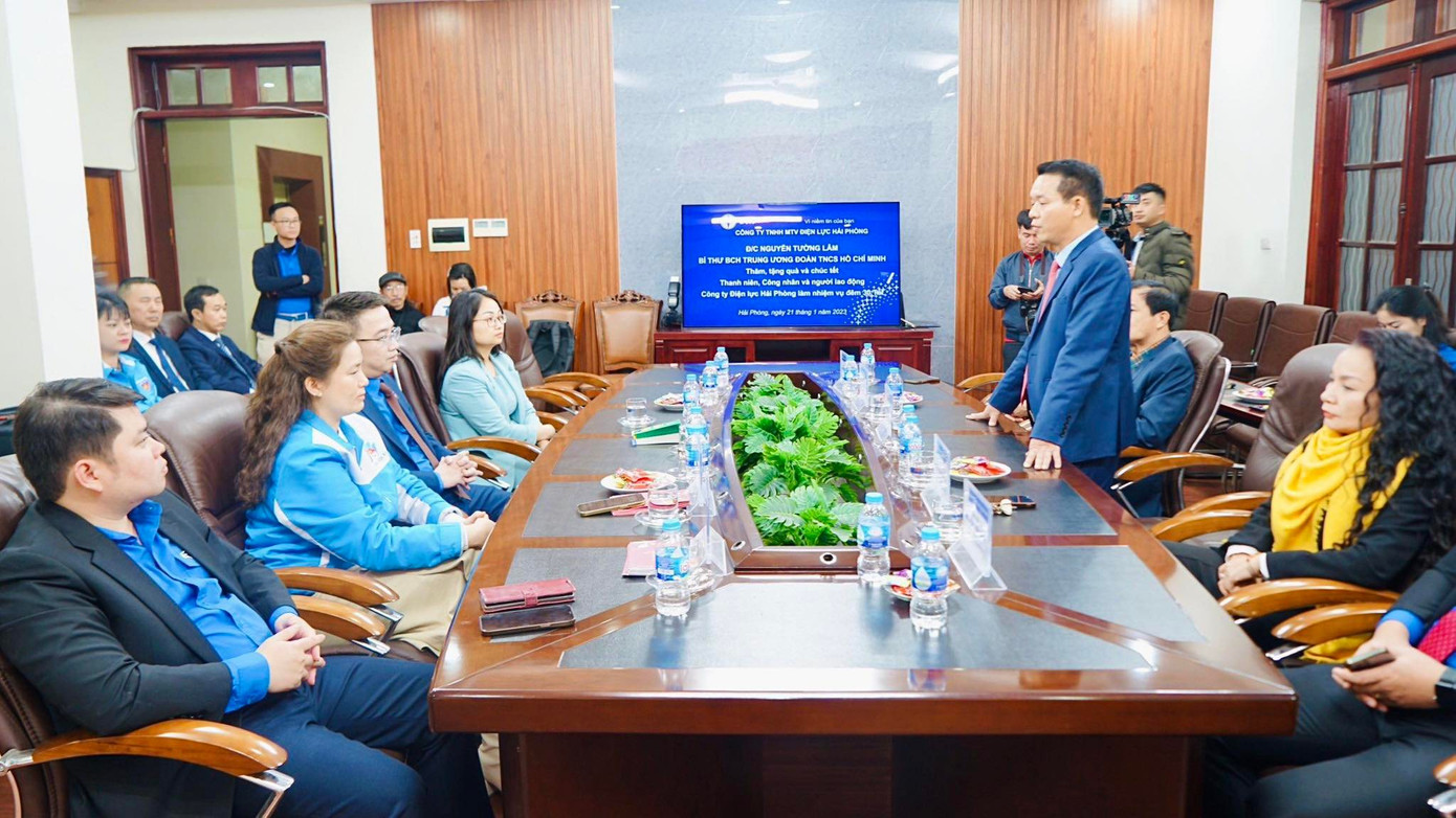 Đồng chí Nguyễn Tường Lâm thăm, tặng quà tết công ty TNHH MTV Điện lực Hải Phòng. Đồng chí Nguyễn Tường Lâm thăm, tặng quà tết công ty TNHH MTV Điện lực Hải Phòng.