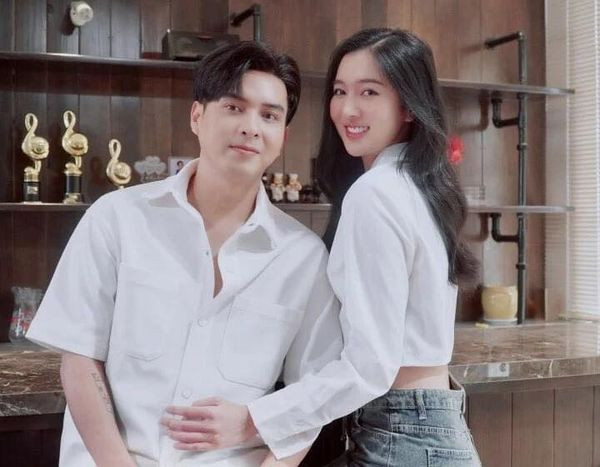 Theo Hồ Quang Hiếu, Tuệ Như là cô gái chân thành, hiểu chuyện. Còn với Tuệ Như, Hồ Quang Hiếu tình cảm. Cả hai gặp nhau trong một buổi sinh nhật của người bạn chung. Sau đó, khi ra về, Tuệ Như đi nhờ xe Hồ Quang Hiếu và xin Facebook của nhau. Chỉ sau 3 tháng yêu, nam ca sĩ và bạn gái lên kế hoạch về chung một nhà. Hồ Quang Hiếu cho biết anh với Tuệ Như muốn có con trước khi kết hôn.