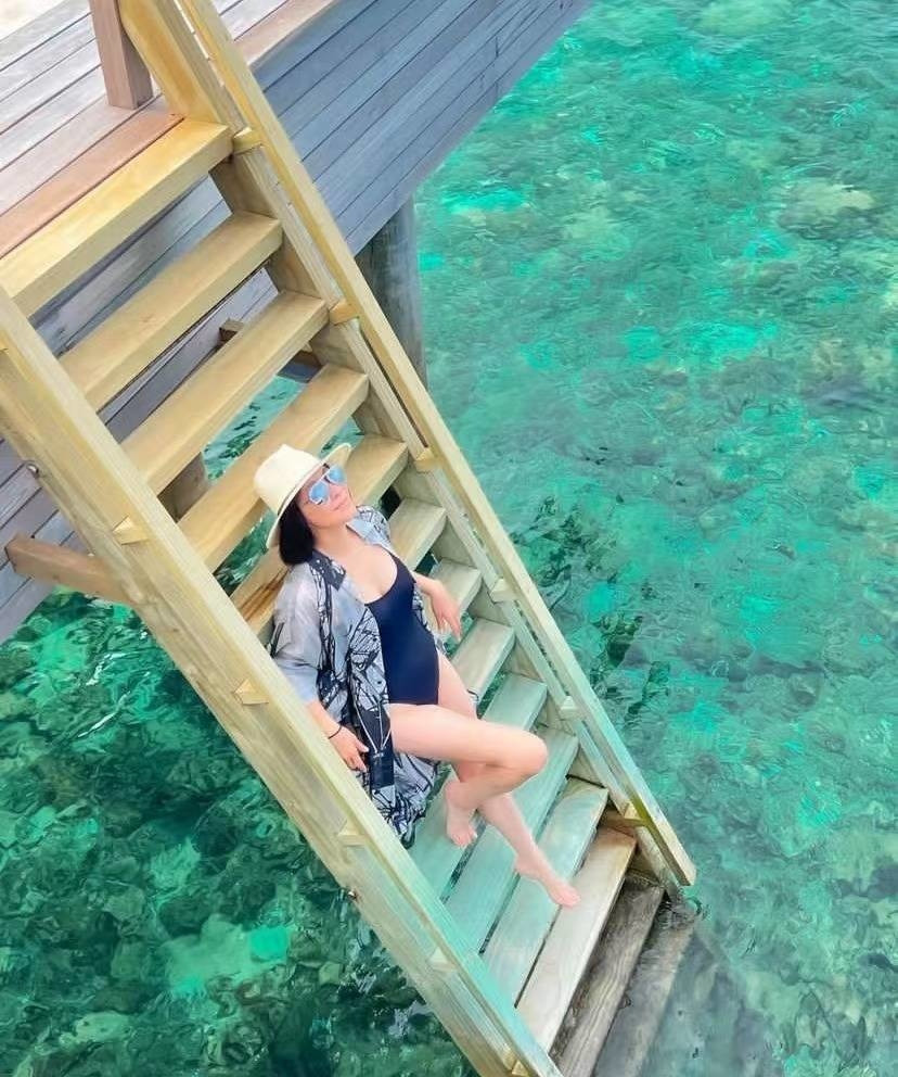 Vóc dáng gợi cảm ở tuổi 58 của Lưu Gia Linh.