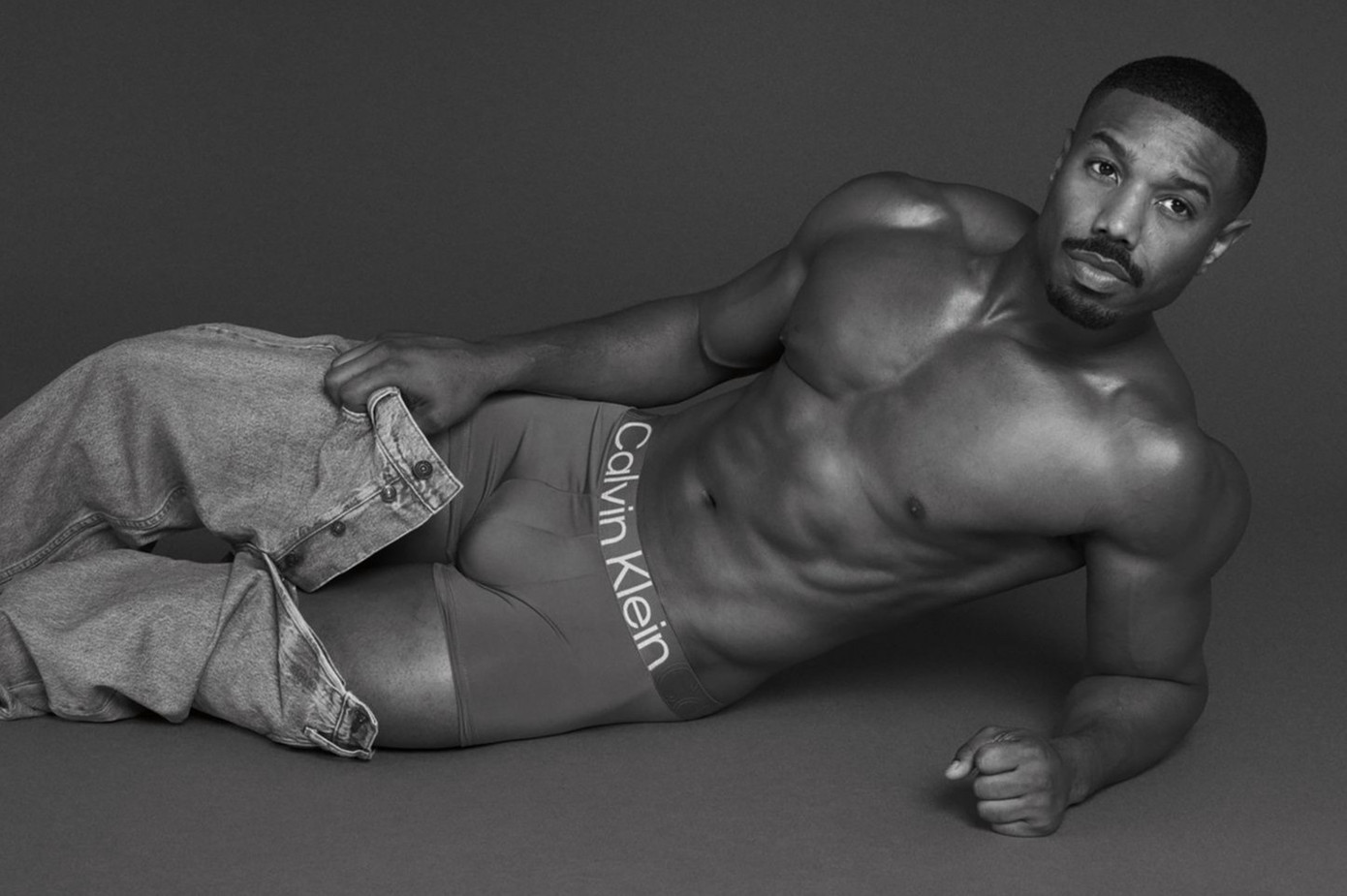 Michael B Jordan xin lỗi mẹ khi chụp ảnh nội y. Ảnh: Calvin Klein. Michael B Jordan xin lỗi mẹ khi chụp ảnh nội y. Ảnh: Calvin Klein.