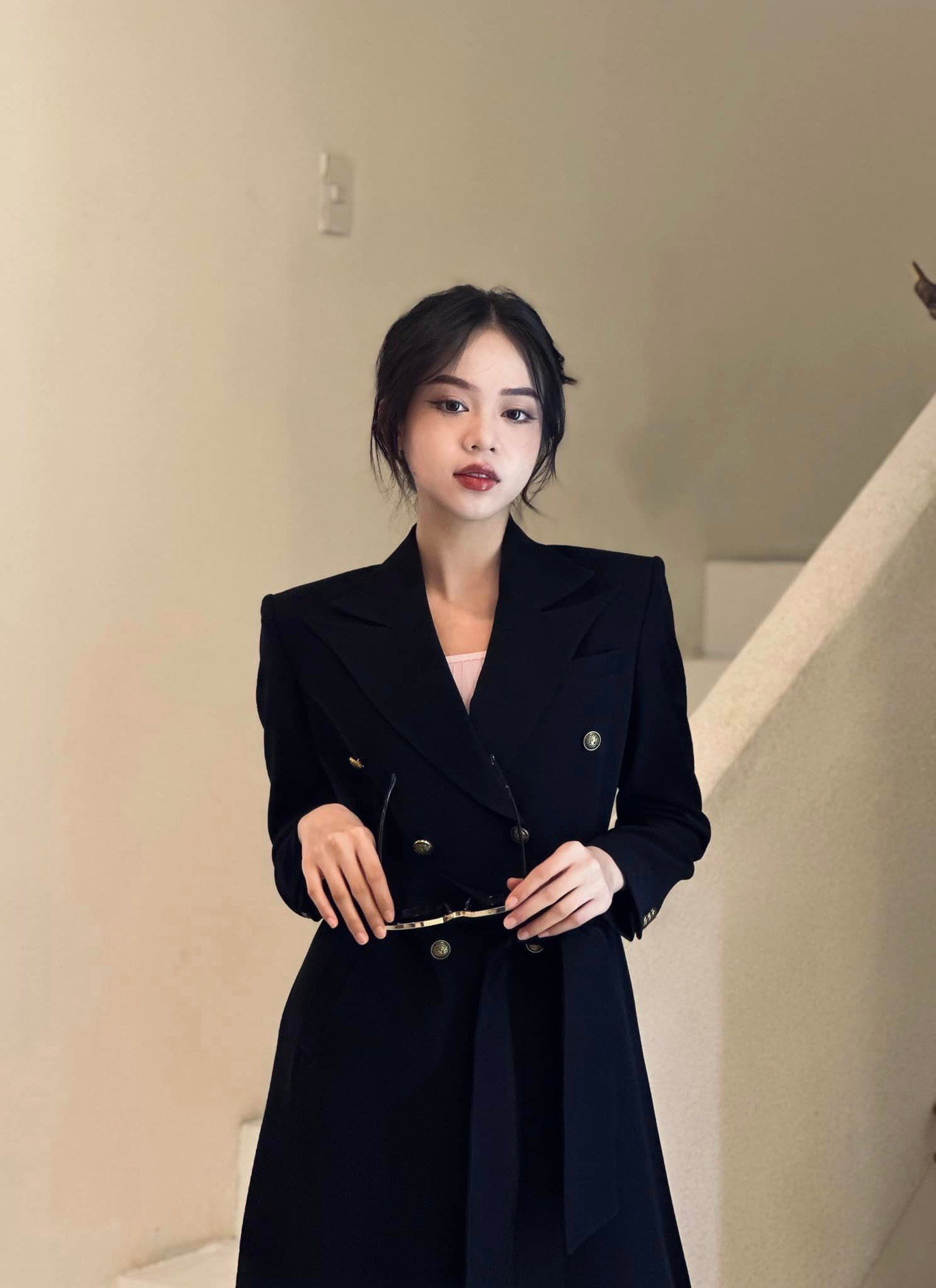 Nói về những món quà Valentine đáng nhớ nhất, Thanh Thủy cho biết đó là những thỏi socola do người bạn thân của cô tự làm. Khi được hỏi rằng liệu có khi nào vì là Hoa hậu Việt Nam, nên cô sẽ ít nhận được quà hơn vì nhiều chàng trai không dám tặng, Thanh Thủy đáp: &quot;Cũng có thể là như vậy. Tuy nhiên, nếu ai đó dám tặng, thì tôi dám nhận&quot;.