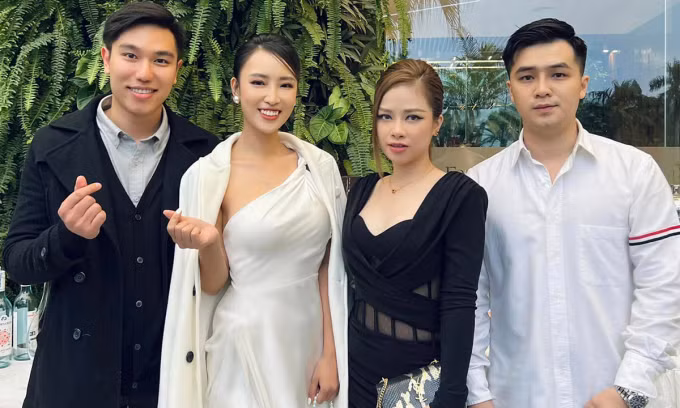 Ca sĩ Hoàng Yến diện đồ gợi cảm tới đám cưới của Hà Lê - Gia Linh. Hà Lê cho biết vì điều kiện địa lý, anh không thể mời hết bạn bè. Anh chủ yếu mời những người anh em thân thiết, có giao tình.