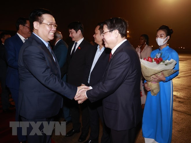 Phó Chủ tịch Quốc hội Nguyễn Đức Hải tiễn Chủ tịch Quốc hội Vương Đình Huệ tại sân bay Quốc tế Nội Bài. (Ảnh: Doãn Tấn/TTXVN) Phó Chủ tịch Quốc hội Nguyễn Đức Hải tiễn Chủ tịch Quốc hội Vương Đình Huệ tại sân bay Quốc tế Nội Bài. (Ảnh: Doãn Tấn/TTXVN)