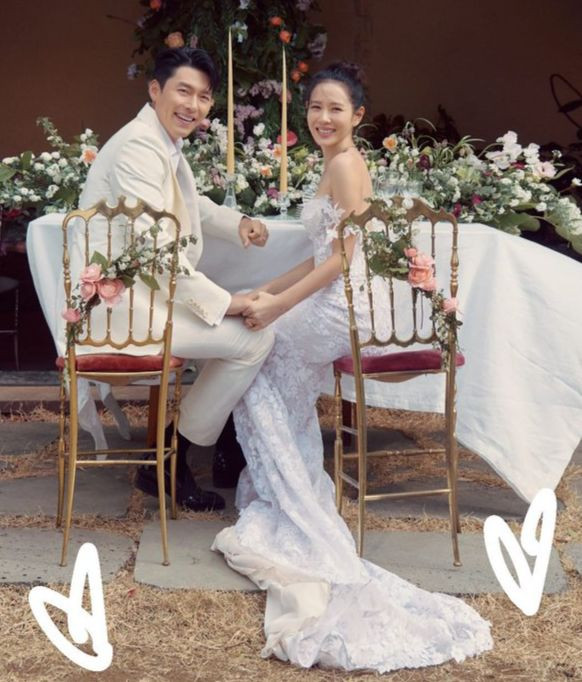 Cuối tháng 3, Son Ye Jin đăng bức ảnh kỷ niệm một năm ngày cưới. Đây là bức ảnh cưới lần đầu được nữ diễn viên công khai trên mạng xã hội. Thông qua trang cá nhân, Son Ye Jin thể hiện cuộc sống trong mơ kể từ sau khi kết hôn. Cuối tháng 3, Son Ye Jin đăng bức ảnh kỷ niệm một năm ngày cưới. Đây là bức ảnh cưới lần đầu được nữ diễn viên công khai trên mạng xã hội. Thông qua trang cá nhân, Son Ye Jin thể hiện cuộc sống trong mơ kể từ sau khi kết hôn.