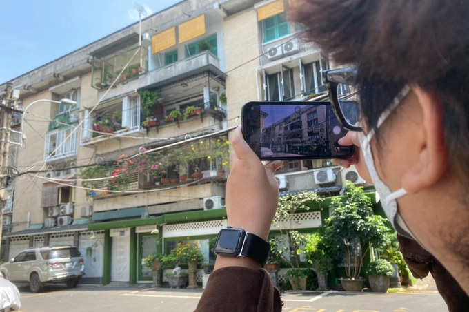 Khung cảnh tại "hẻm Hàn Quốc" khiến giới trẻ thích thú. Ảnh: Nguyễn Vy.