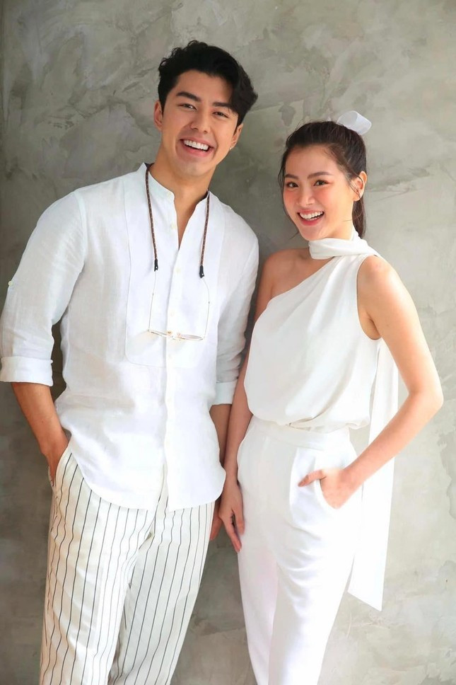 Nine và Baifern là cặp sao được chú ý bậc nhất xứ chùa Vàng. Nine và Baifern là cặp sao được chú ý bậc nhất xứ chùa Vàng.