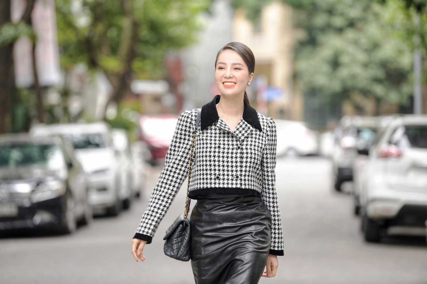 Chia sẻ với PV Tiền Phong, Á hậu Thụy Vân cho biết công việc ở Đài truyền hình Việt Nam là mơ ước từ nhỏ của cô. Người đẹp sinh năm 1986 xác định trước con đường của bản thân nên sau khi giành giải Á hậu, cô vẫn tiếp tục công tác ở VTV. Thụy Vân là MC, BTV của nhiều chương trình lớn như Chìa khóa thành công, Lựa chọn cuối tuần, Bản tin tài chính và Chuyển động 24h... Chia sẻ với PV Tiền Phong, Á hậu Thụy Vân cho biết công việc ở Đài truyền hình Việt Nam là mơ ước từ nhỏ của cô. Người đẹp sinh năm 1986 xác định trước con đường của bản thân nên sau khi giành giải Á hậu, cô vẫn tiếp tục công tác ở VTV. Thụy Vân là MC, BTV của nhiều chương trình lớn như Chìa khóa thành công, Lựa chọn cuối tuần, Bản tin tài chính và Chuyển động 24h...