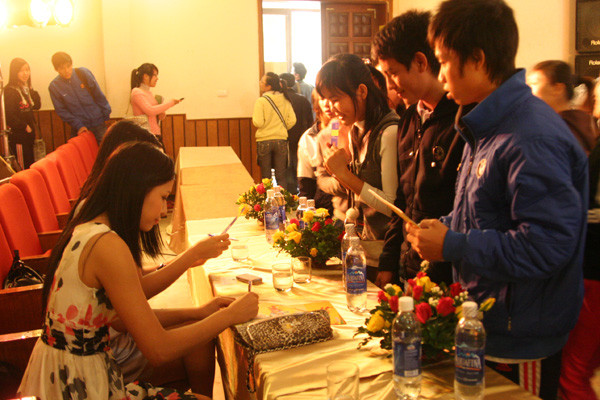 ...và xin chữ kí