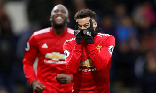 Sao trẻ M.U sắm iPhone mạ vàng khi được dự World Cup ảnh 1