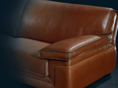 Chất liệu da của salon Cattaneo Fratelli lấy từ da bò tót đực Italia và Đức có độ dày lên tới 3.5mm