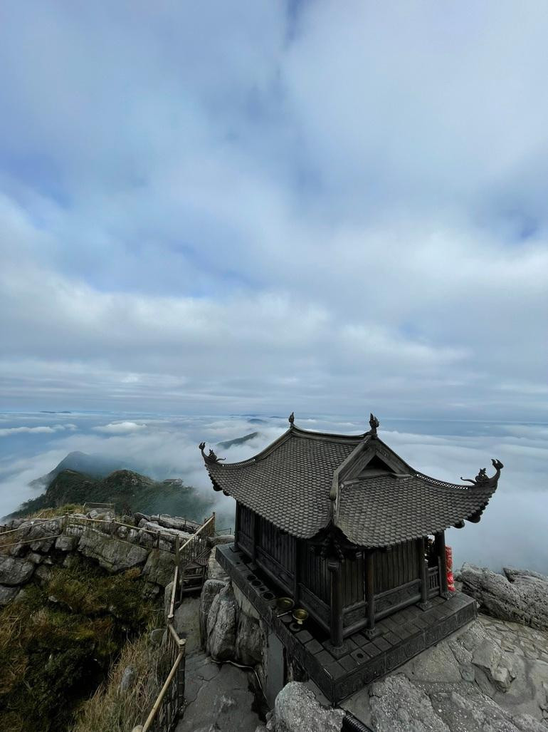 Xung quanh chùa Đồng có nhiều vực sâu nguy hiểm (Ảnh: CTV). Xung quanh chùa Đồng có nhiều vực sâu nguy hiểm (Ảnh: CTV).