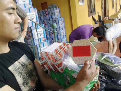 Quà gửi tặng Trường Sa Ảnh: T.P