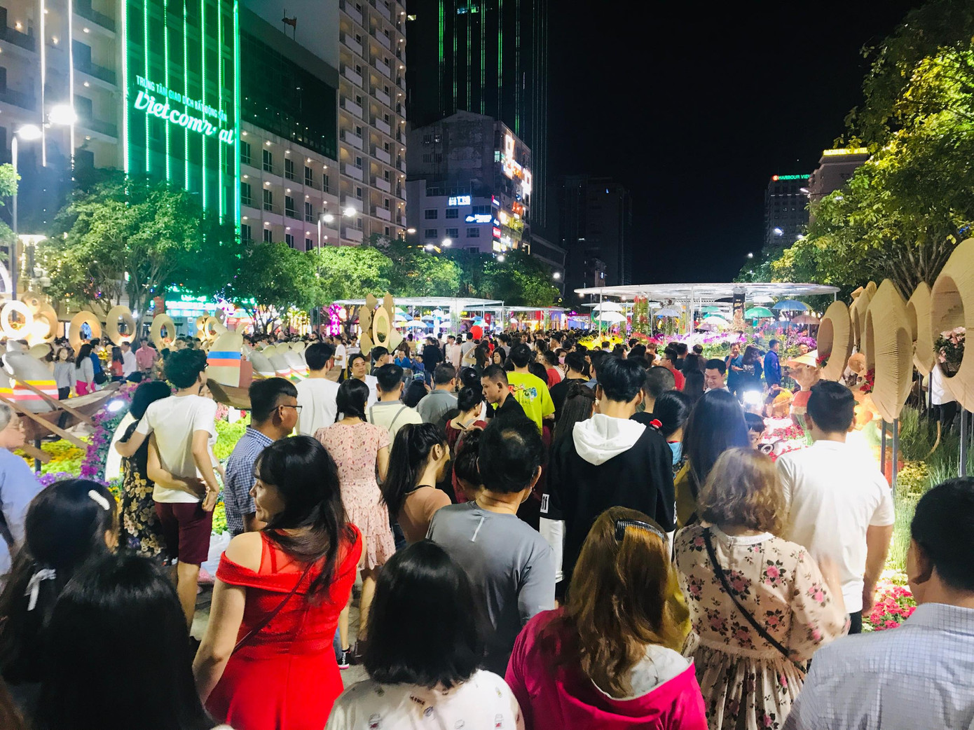 Cả nước đón Giao thừa Canh Tý 2020 ảnh 43