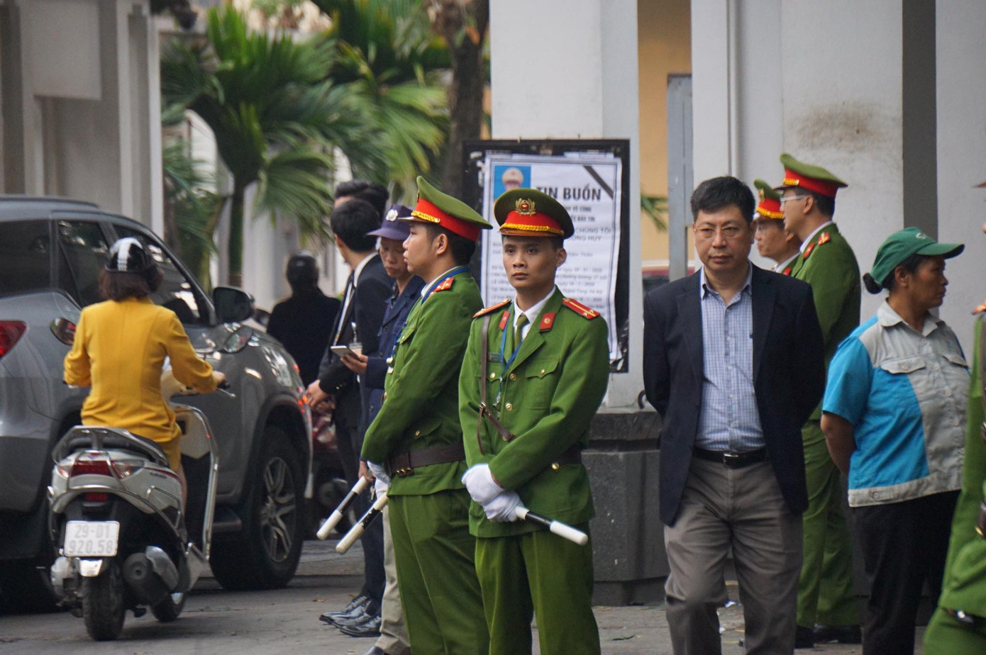 Tiễn biệt 3 liệt sĩ công an hy sinh ở Đồng Tâm ảnh 37