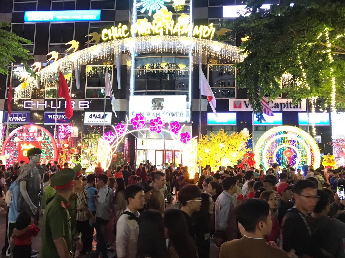 Cả nước đón Giao thừa Canh Tý 2020 ảnh 44